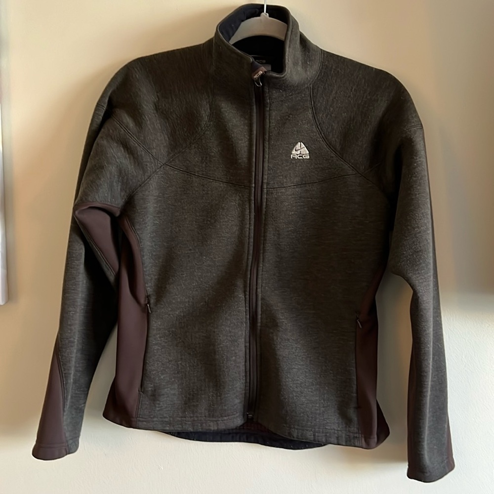 NIKE ACG Women’s Jacket Size Small